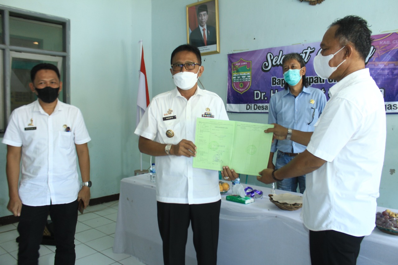 Pemkab Ciamis Serahkan Hibah Aset Pemda kepada Desa Cimaragas