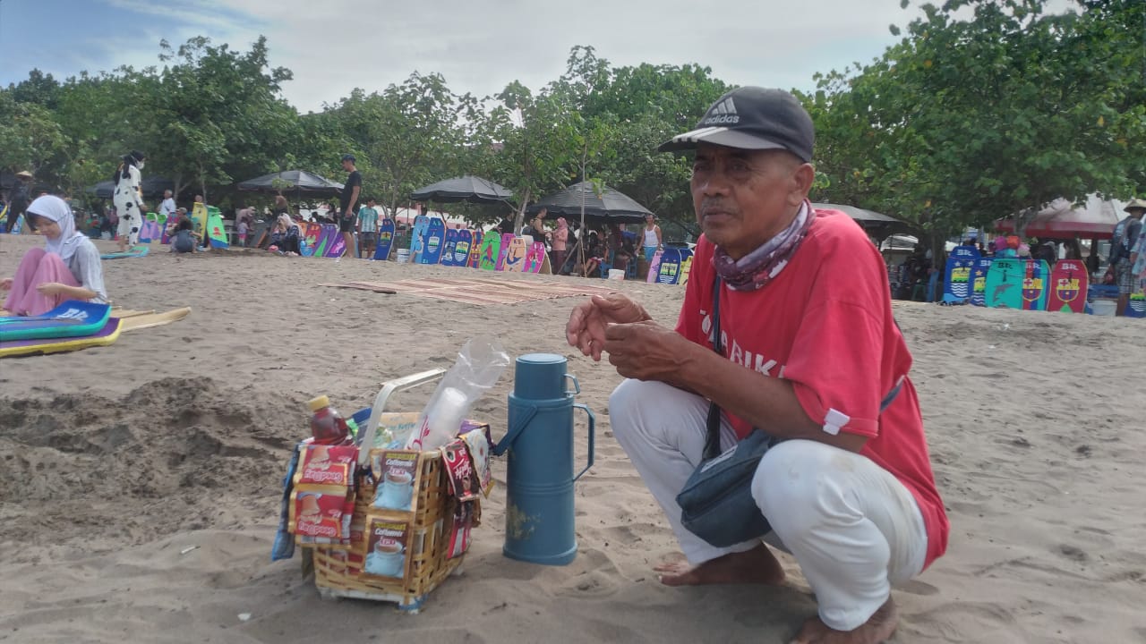 Begini Kisah Penjual Kopi di Pesisir Pantai Pangandaran